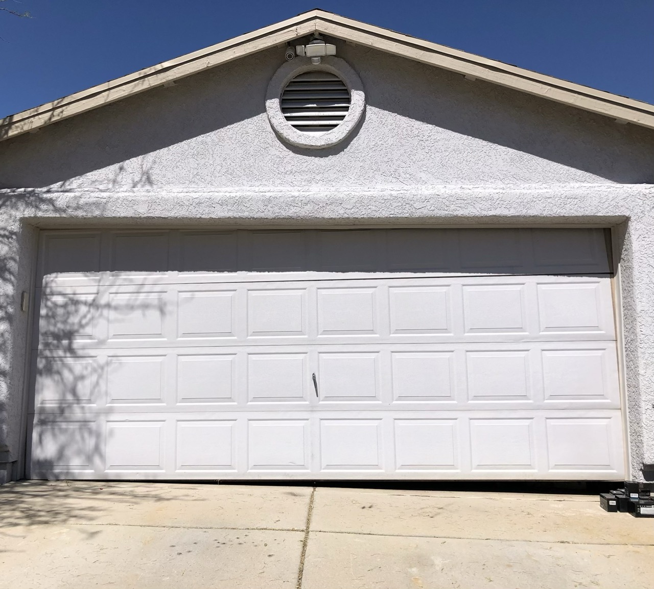 Garage Door Off Track Repair Tucson and Vail AZ