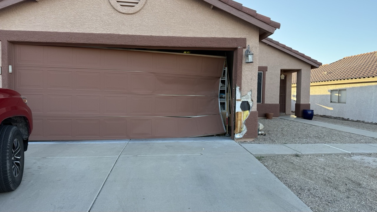garage door off track in Oro Valley AZ
